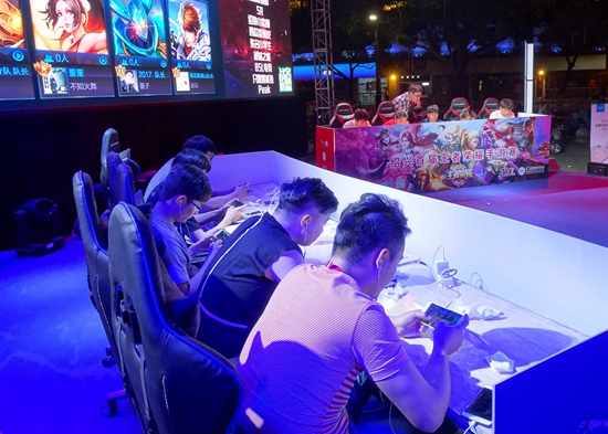 但背后只有 但背后只有